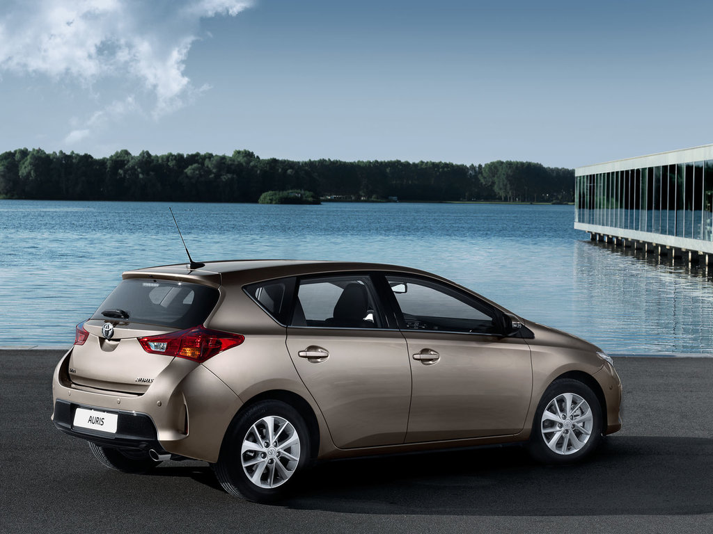 Toyota Auris С„РѕС‚Рѕ 2012